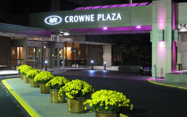 Отель Crowne Plaza Gatineau-Ottawa Канада, Гатино - отзывы, цены и фото номеров - забронировать отель Crowne Plaza Gatineau-Ottawa онлайн вид на фасад