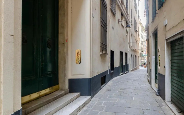 ALTIDO Superb Apt for 4, near Via Garibaldi, Genoa