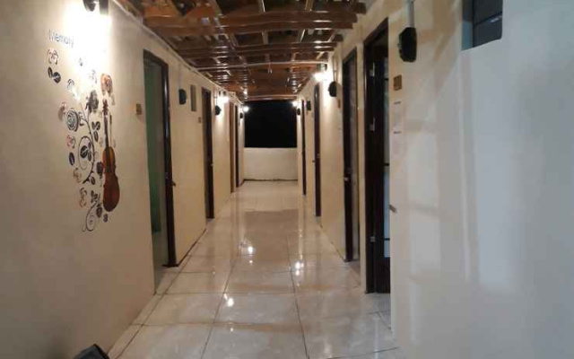 Hotel Studio Yobel (Menerima Tamu Umum & Pasangan Suami Istri)