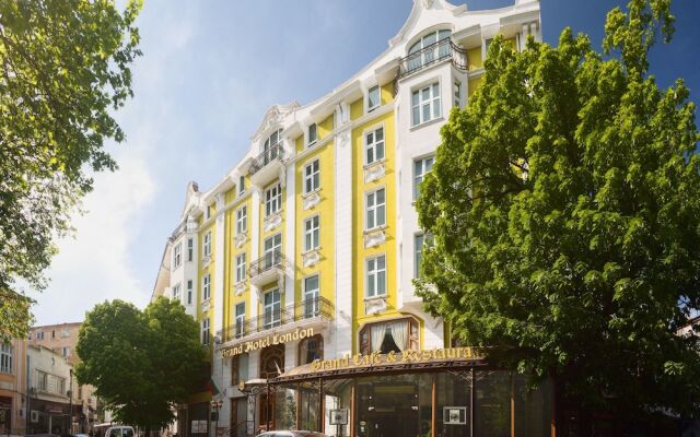 Отель Grand Hotel London Болгария, Варна - 1 отзыв об отеле, цены и фото номеров - забронировать отель Grand Hotel London онлайн вид на фасад
