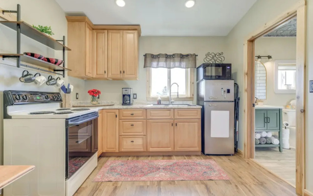 Cozy Dillon Retreat: Fireplace, Mountain Views!