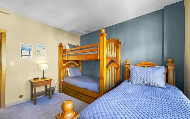 Luxury Remodeled Passage Point Condo - Short Walk to Lifts - Incredible View - PP403 by Redawning