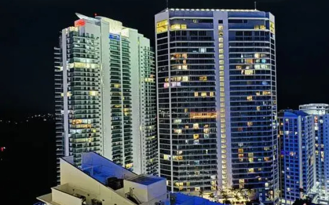 Suites R Us Brickell Bay Dr