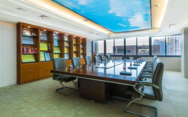Shangrong Business Hotel (Wuhan Julong Avenue Zhuoer Enterprise Headquarters)