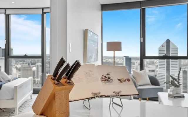 Breathtaking City Views 1-bed With Pool, BBQ & Gym