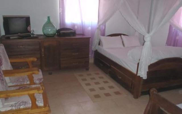 Auberge Chez Laurette Morombe in Morombe, Madagascar from 17$, photos, reviews - zenhotels.com guestroom