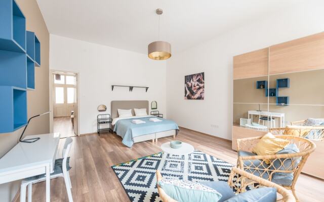 Отель Oasis Apartments Corvin I Венгрия, Будапешт - отзывы, цены и фото номеров - забронировать отель Oasis Apartments Corvin I онлайн комната для гостей