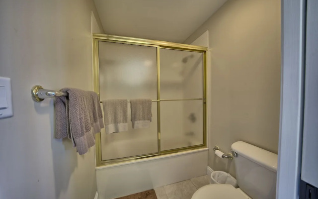 Roomy Oceanfront Condo with Breathtaking View and Beachside Pool - Unit 1906 by RedAwning