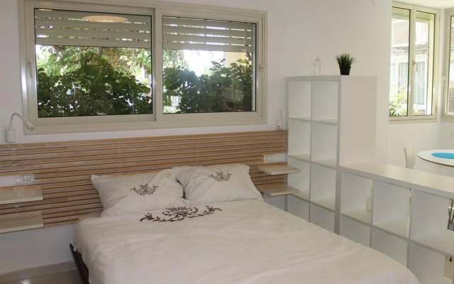 Beach and Park Apartment