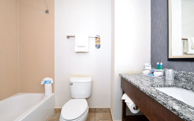 Holiday Inn Express & Suites Greenfield by IHG
