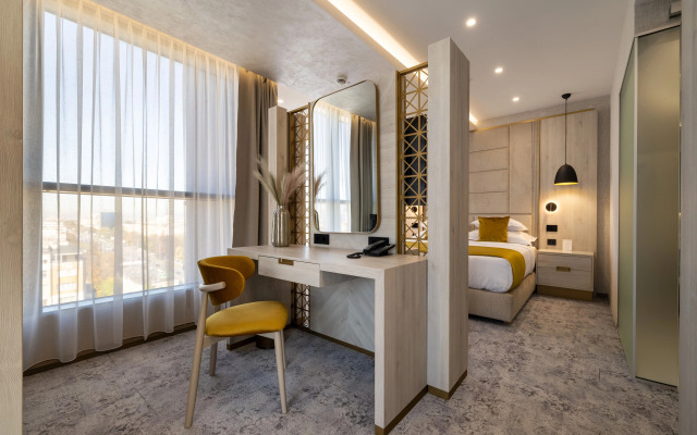 East Plaza Hotel