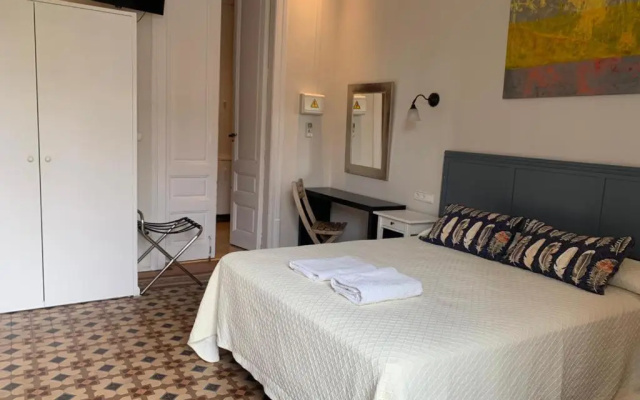 Casa Consell Gran Via Guest House