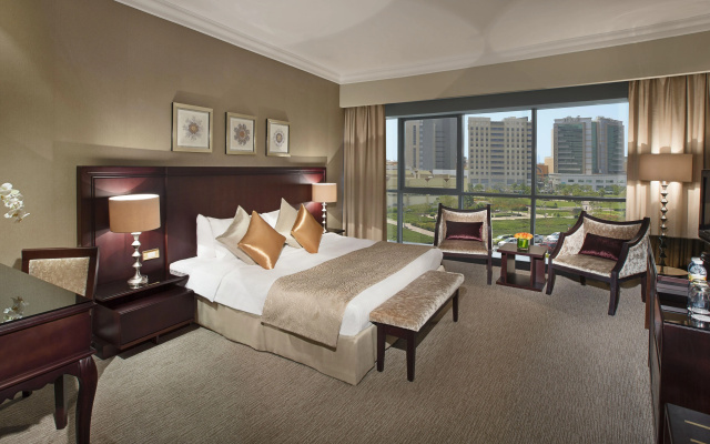 Отель DoubleTree by Hilton Dubai Port Saeed