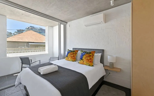 Modern 2-bed Bantry Bay 100m to Beach Ocean Bliss