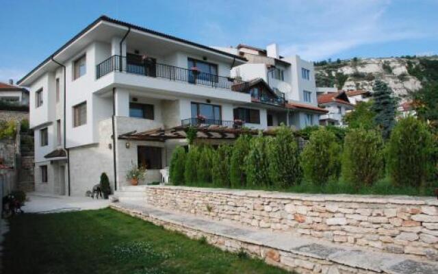 Отель Guest House Balchik Hills Балчик вид на фасад