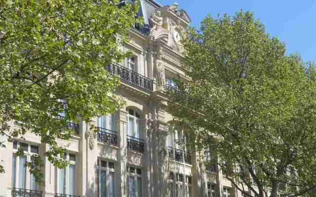 Отель Crowne Plaza Paris Republique Франция, Париж - 1 отзыв об отеле, цены и фото номеров - забронировать отель Crowne Plaza Paris Republique онлайн вид на фасад
