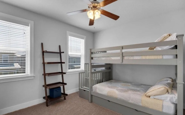 Daydream Beach 4 Bedroom Home by RedAwning