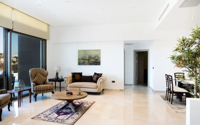 Important Group Villa Ata