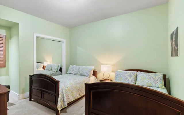 Turquoise Place 1807 D