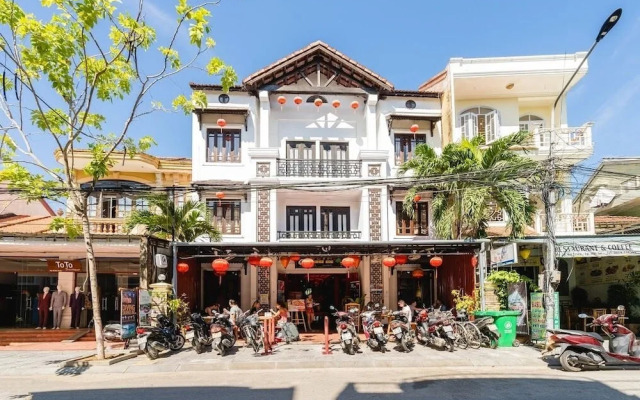 Tribee Ede Central Hostel