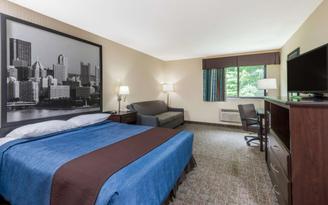 Super 8 by Wyndham Grove City