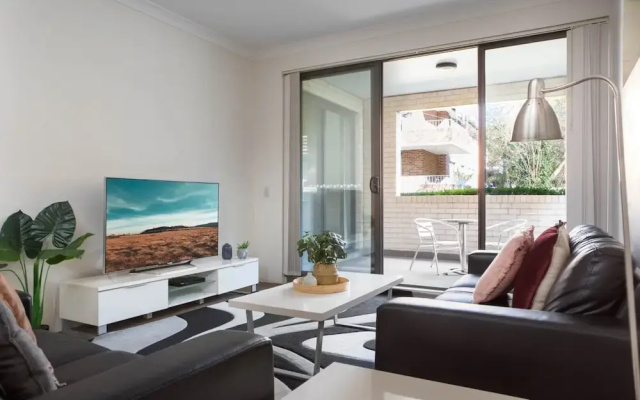 Spacious Two-bedroom Apartment Near Hospital