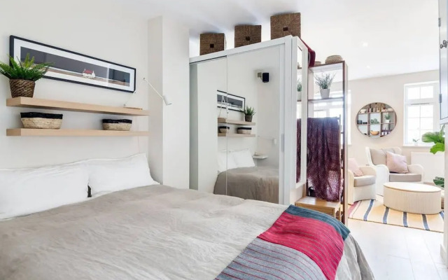 Large Luxury Studio in Heart of Richmond