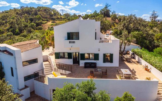 Villa Eiras Altas by Portucasa