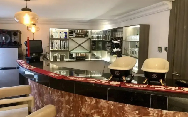 Hamptons Hotel