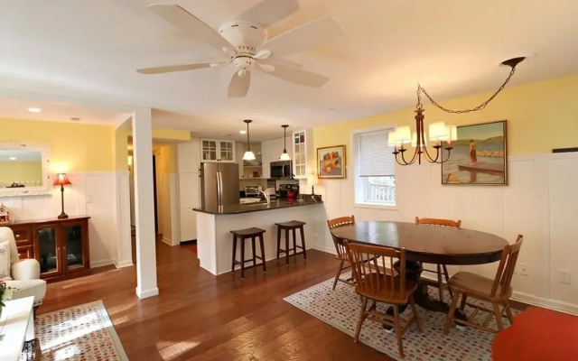 12 Morris 4 2 Bedroom Condo by Redawning