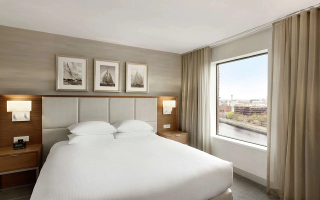 DoubleTree Suites by Hilton Hotel Boston - Cambridge