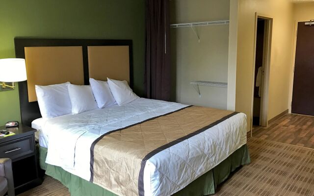 Отель Extended Stay America - Detroit - Farmington Hills комната для гостей