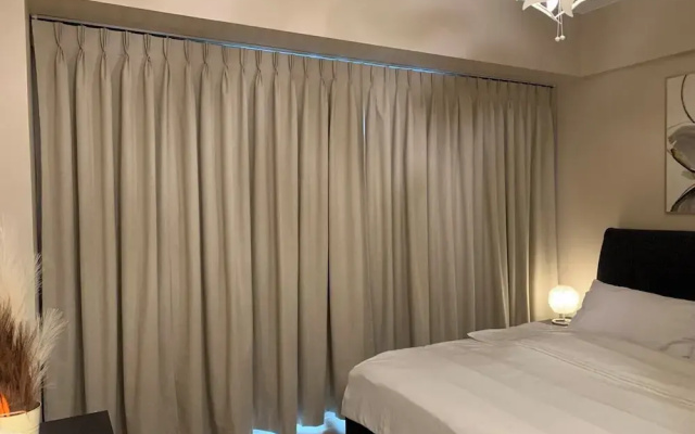 1 Bed Apartment - Sleeps 7 - Pool & Wifi
