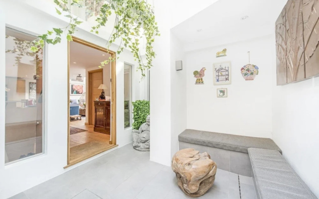 Chelsea Art Apartment