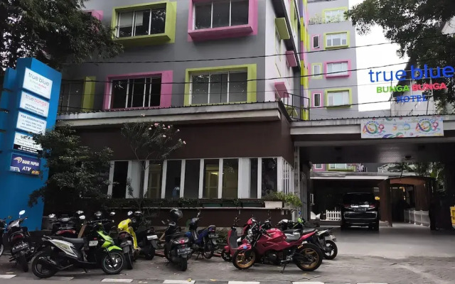 True Blue Bunga Bunga Hotel Pasar Baru