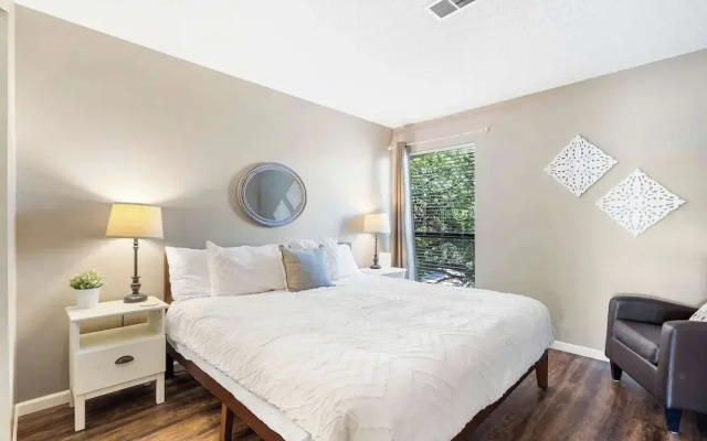 Lake Access Condo Condo for 4!