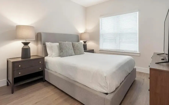 Landing Apartments near Navarro ISD