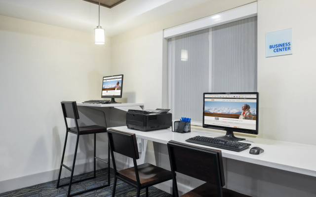 Holiday Inn Express Warrenton by IHG