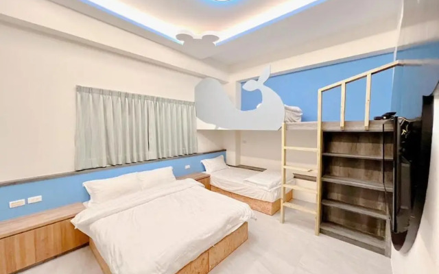 Kuan Pin Ju station elevator Hostel
