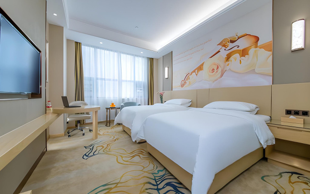 Vienna International Hotel (Huanggang Normal College Ruitian Plaza)