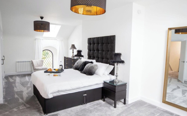 Stunning 3 Bed Converted Village Hall