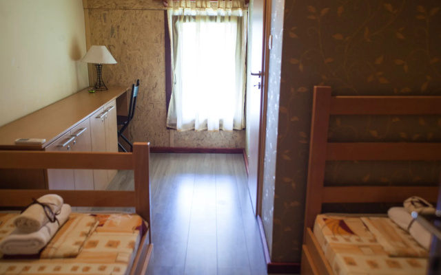 San Art Floating Hostel&Apartments
