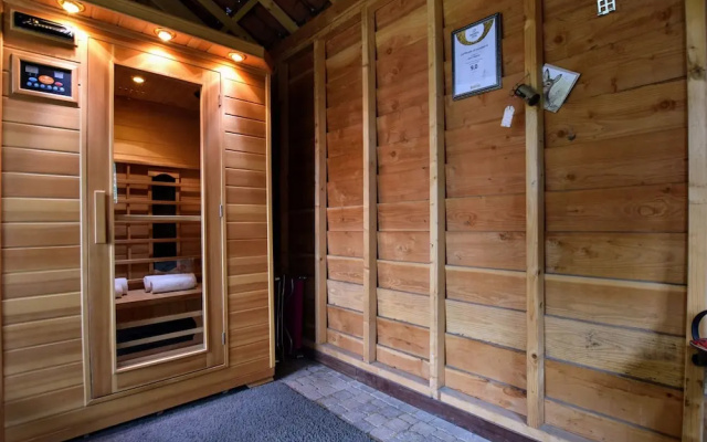 Secluded Holiday Home in Voorthuizen by the Lake