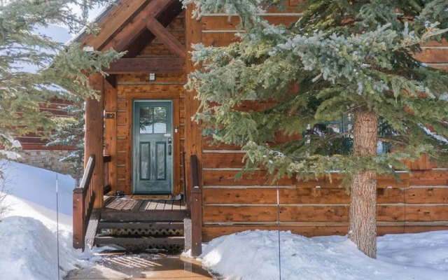Double Eagle B2 - A Picturesque Cabin