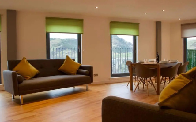 3 Bedroom Apartment With Private Roof Terrace