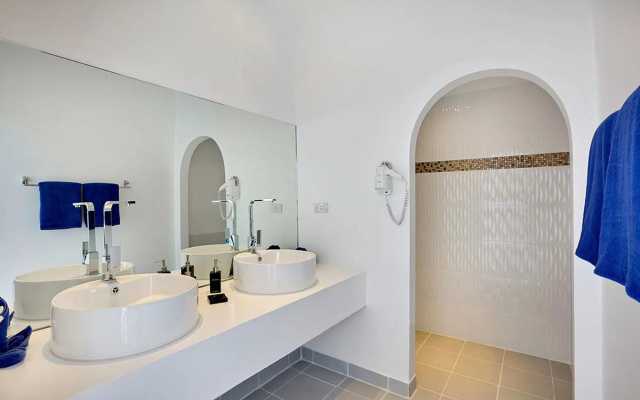 La Perle Luxury Boutique Hotel