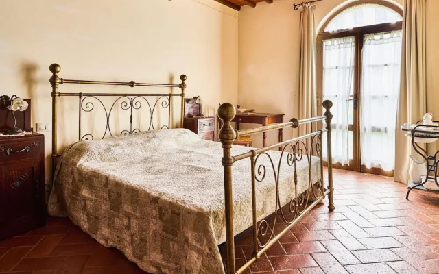 Farmhouse in Chianti With Pool and Garden