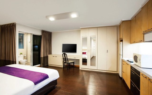 Collection O The Step Sathorn