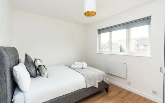Sleek and Stylish 2BD Home With a Garden Anerley