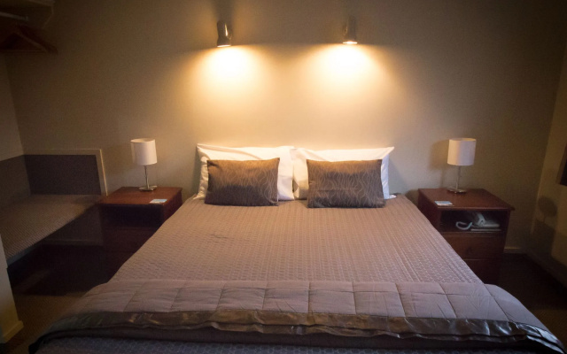 Centre Court Motel